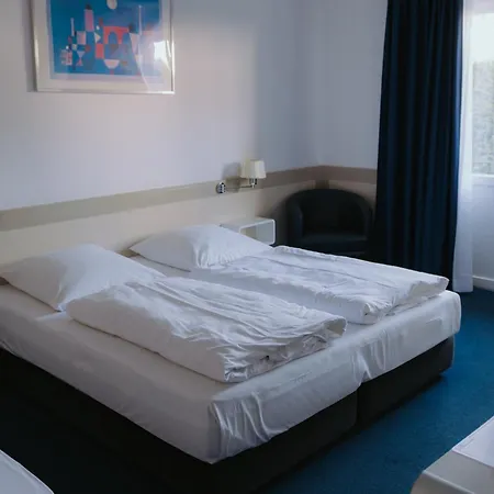 Zweilinden Bonn Konukevi 3*