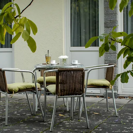 Zweilinden Bonn 3*